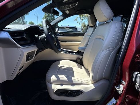 Used 2024 Jeep Grand Cherokee Limited w/ Luxury Tech Group II AWD/4WD image 13