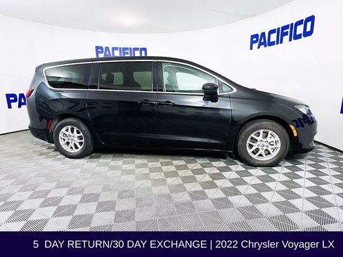Used 2022 Chrysler Voyager LX FWD image 9