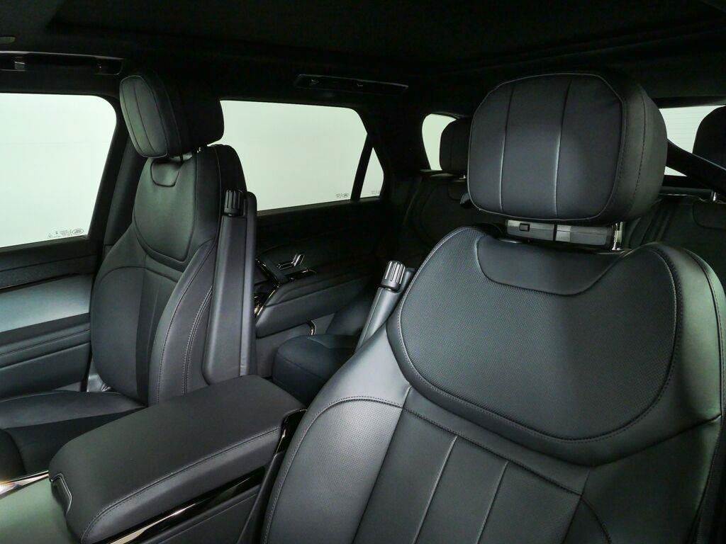 Used 2025 Land Rover Range Rover Sport Dynamic SE AWD/4WD image 5