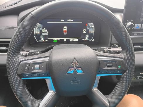 Used 2023 Mitsubishi Outlander SE AWD/4WD image 24