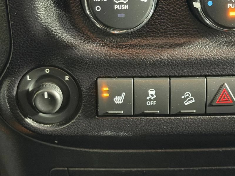 Used 2018 Jeep Wrangler Unlimited Rubicon w/ Connectivity Group AWD/4WD image 68