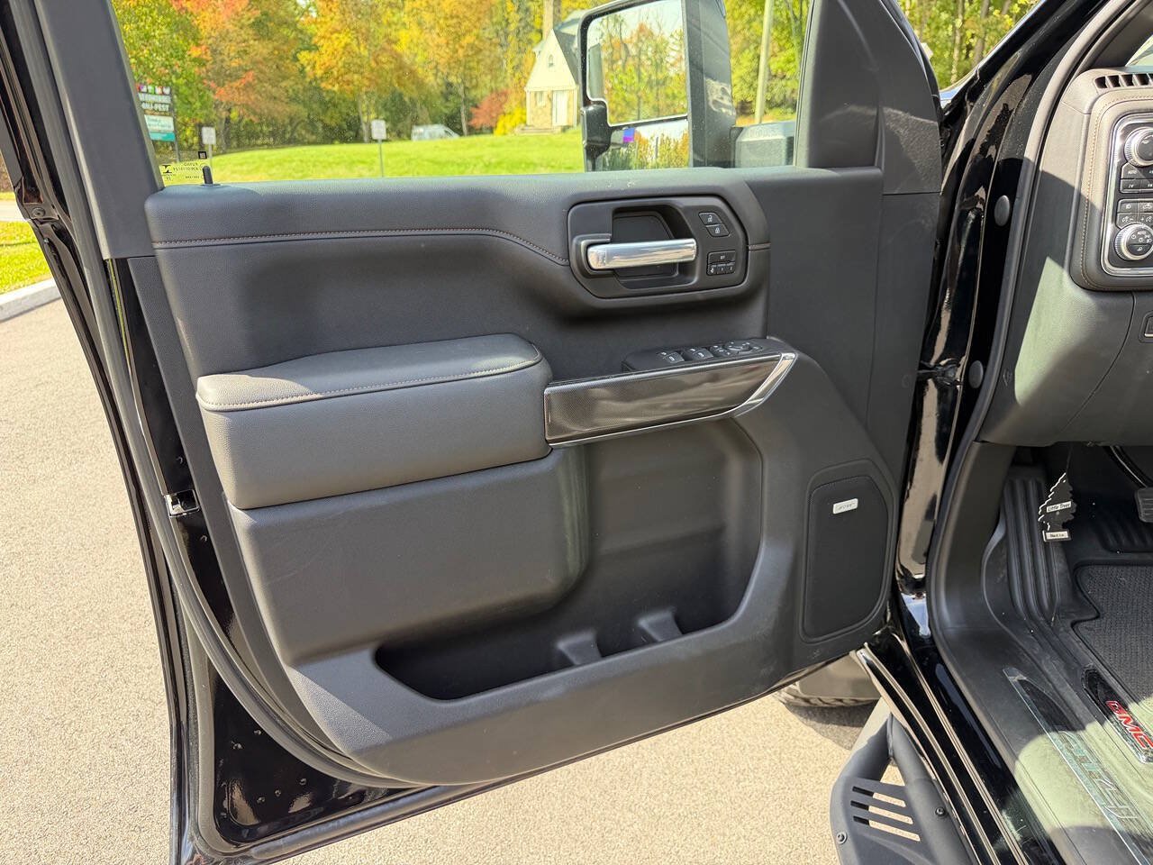 Used 2021 GMC Sierra 3500 AT4 w/ AT4 Premium Plus Package AWD/4WD image 11