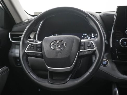 Used 2023 Toyota Highlander XLE w/ Protection Package #3 (TMS) AWD/4WD image 18