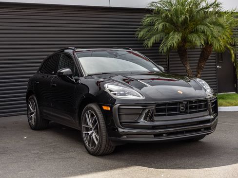 Certified 2026 Porsche Macan AWD/4WD image 7