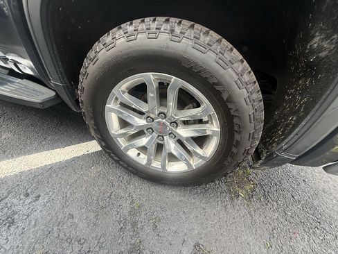 Used 2019 GMC Sierra 1500 SLT w/ SLT Premium Package image 9