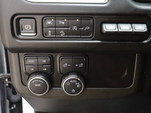 Certified 2021 Chevrolet Suburban High Country image 15