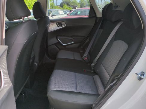 Used 2025 Kia Soul LX w/ LX Technology Package FWD image 13