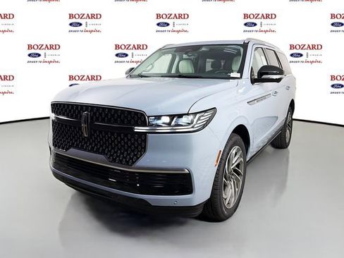 New 2026 Lincoln Navigator Reserve AWD/4WD image 4
