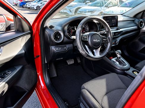 Used 2023 Kia Forte LXS w/ LXS Technology Package FWD image 3
