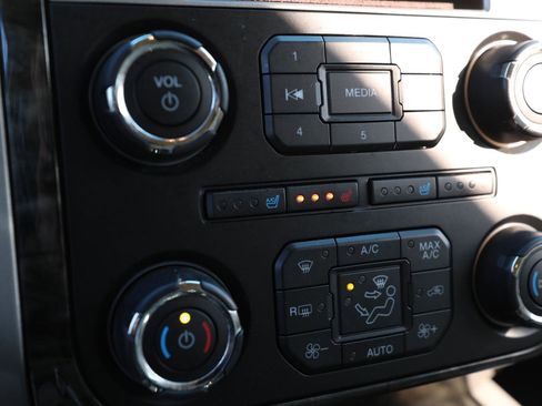 Used 2016 Ford Expedition Limited image 23