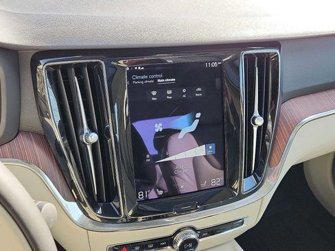 Certified 2021 Volvo S60 T5 Momentum w/ Protection Package Premier image 15