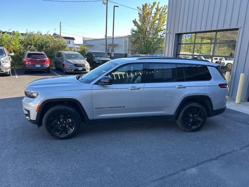 Certified 2024 Jeep Grand Cherokee L Laredo image 6