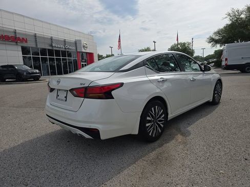Certified 2024 Nissan Altima 2.5 SV w/ SV Premium Package FWD image 8