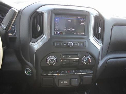 Used 2023 Chevrolet Silverado 1500 Custom Trail Boss image 4