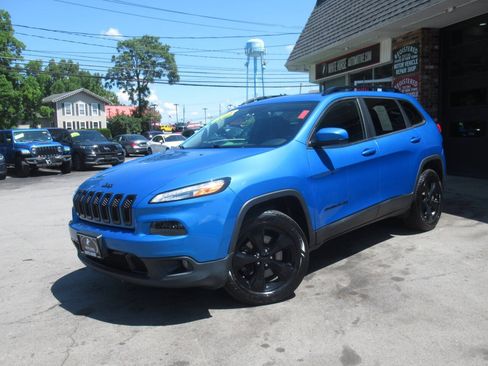 Used 2018 Jeep Cherokee Latitude w/ Altitude Package AWD/4WD image 27