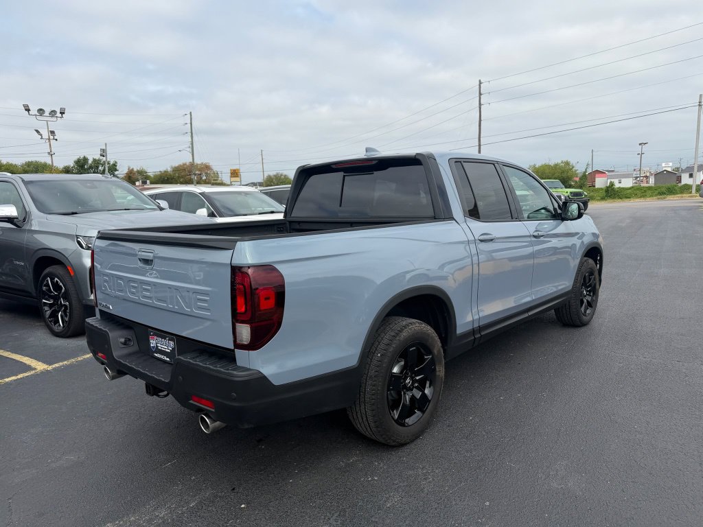 Used 2025 Honda Ridgeline Black Edition image 3