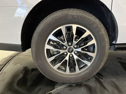 Used 2025 Ford Expedition Max Platinum AWD/4WD image 10