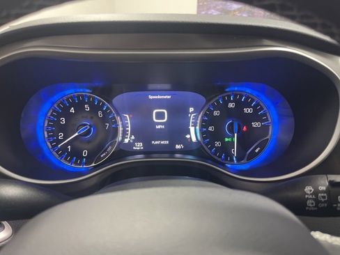 New 2025 Chrysler Voyager LX image 12