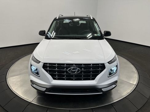 Certified 2023 Hyundai Venue Limited w/ Cargo Package FWD image 3