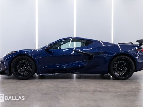 Used 2025 Chevrolet Corvette Z06 w/ Z07 Performance Package RWD image 1