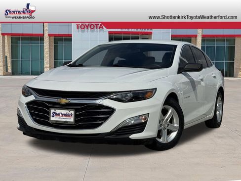 Used 2021 Chevrolet Malibu LS image 1