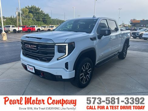 Certified 2024 GMC Sierra 1500 AT4 w/ Technology Package AWD/4WD image 8