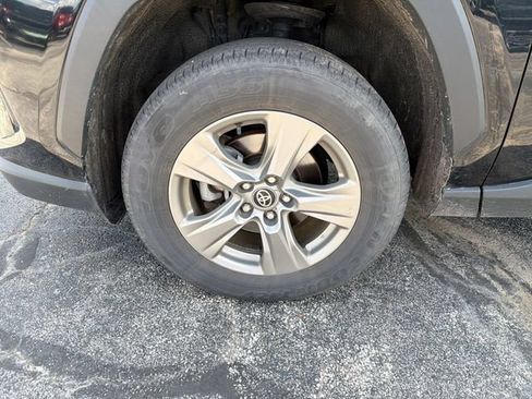 Used 2024 Toyota RAV4 XLE FWD image 20