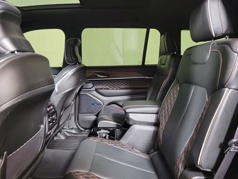 Used 2023 Jeep Grand Cherokee L Summit w/ High Altitude Package AWD/4WD image 23
