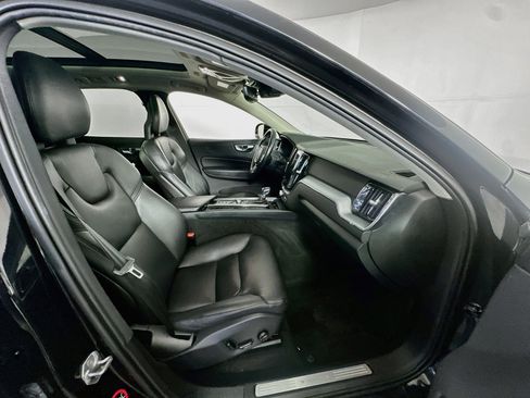 Used 2018 Volvo XC60 T5 Momentum w/ Vision Package AWD/4WD image 32
