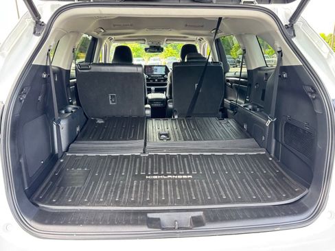 Used 2022 Toyota Highlander Limited FWD image 17