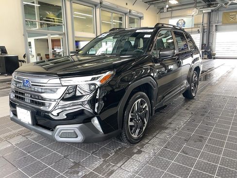 Used 2025 Subaru Forester Limited image 2