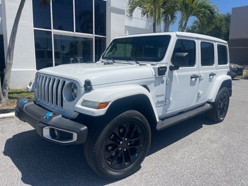 Used 2022 Jeep Wrangler Unlimited Sahara w/ Safety Group image 5