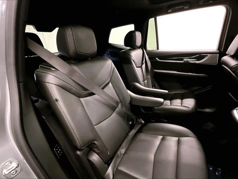 Used 2025 Cadillac XT6 Premium Luxury FWD image 25