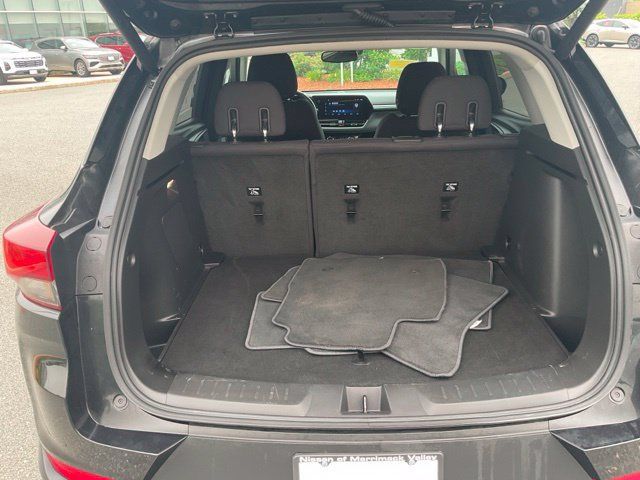 Used 2024 Chevrolet TrailBlazer LT w/ Convenience Package AWD/4WD image 9