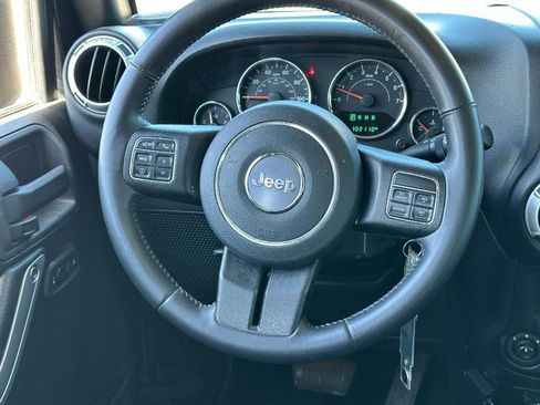 Used 2016 Jeep Wrangler Unlimited Sahara w/ Connectivity Group AWD/4WD image 12
