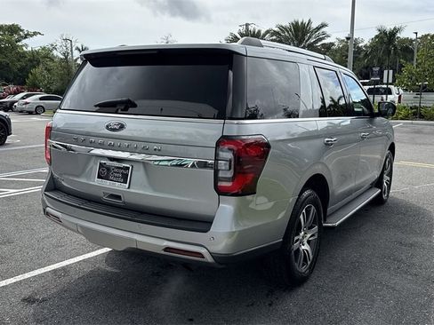 Used 2023 Ford Expedition Limited image 4