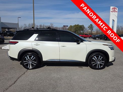 Used 2023 Nissan Pathfinder Platinum image 6