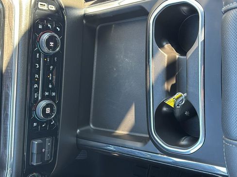 Certified 2024 Chevrolet Silverado 2500 LTZ w/ LTZ Convenience Package image 32