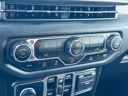 Used 2024 Jeep Wrangler Sport S image 15