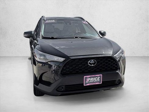 Used 2022 Toyota Corolla Cross LE FWD image 3