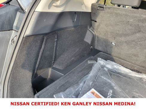 Certified 2025 Nissan Rogue SV image 43