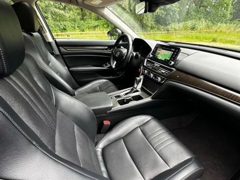 Used 2018 Honda Accord Touring image 22