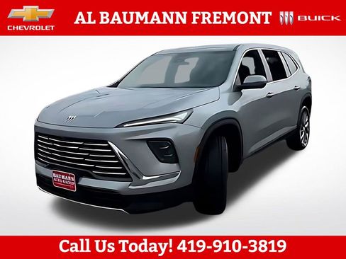 Used 2025 Buick Enclave Preferred AWD/4WD image 3