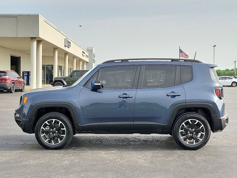 Used 2023 Jeep Renegade Latitude image 3