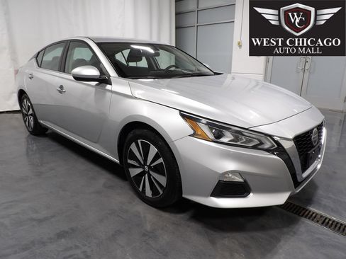 Used 2021 Nissan Altima 2.5 SV FWD image 1