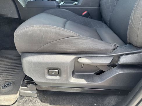 Used 2025 Toyota Tacoma SR AWD/4WD image 9