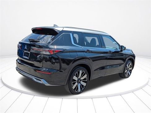 New 2025 Mitsubishi Outlander Platinum Edition image 4