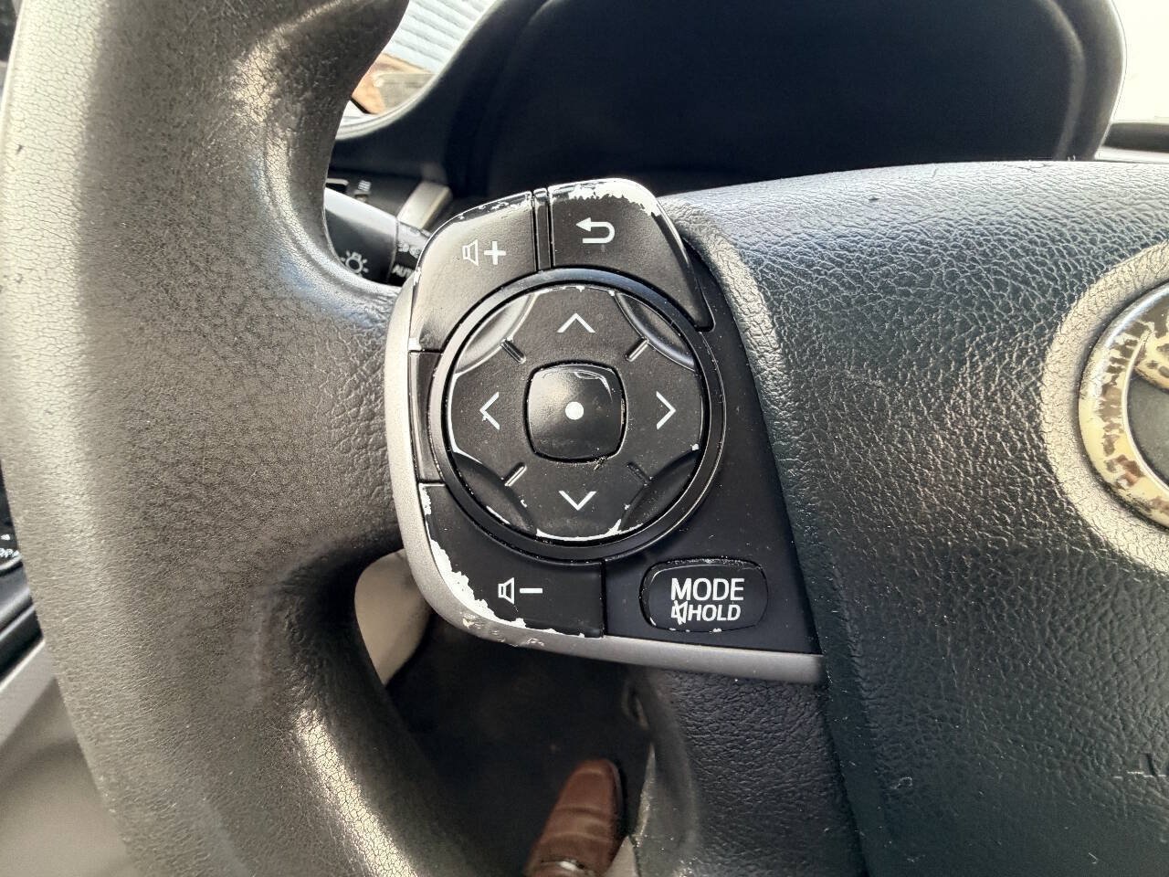 Used 2012 Toyota Camry LE FWD image 6