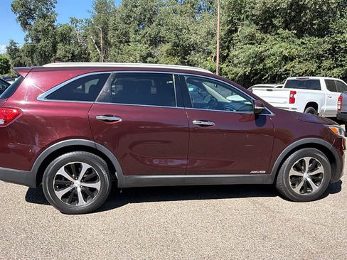 Used 2017 Kia Sorento EX w/ EX V6 Premium Package AWD/4WD image 4