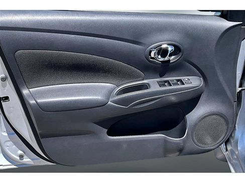 Used 2012 Nissan Versa FWD image 17